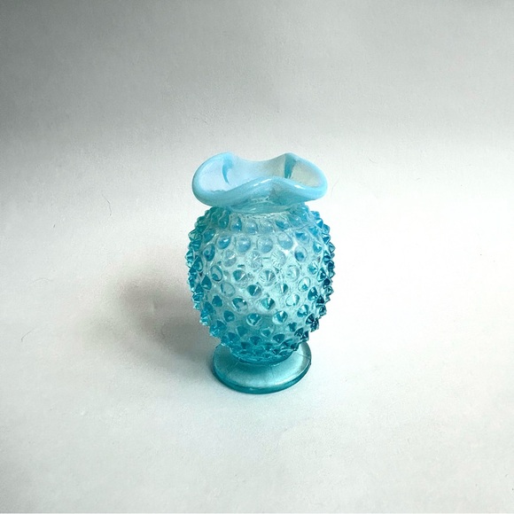 Vintage Fenton Blue Opalescent Hobnail Glass Ruffled Mini Vase - Picture 2 of 6